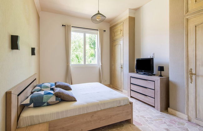 Holiday Home in Saint-julien-du-verdon With Garden - Foto 3
