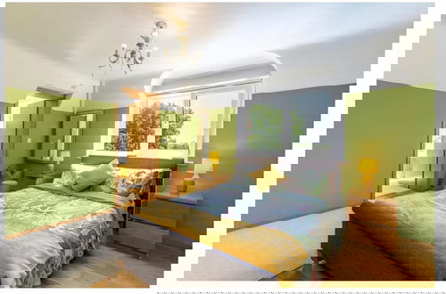 Photo 6 - Sleeps10/18-parking-garden-pool-hottub-balcony
