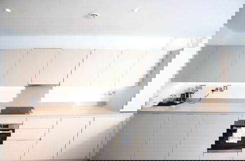 Foto 16 - Luxury London Apartment With 5 Bedrooms
