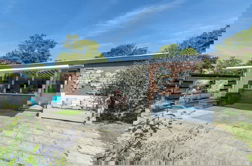Foto 21 - Attractive Holiday Home With Garden