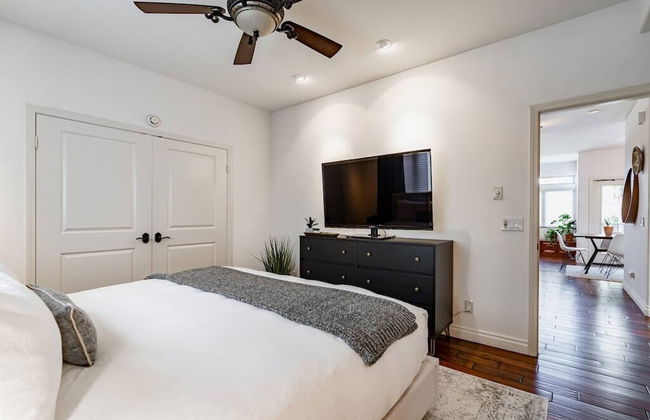 Your Home in San Diego - Two-car Garage - Foto 17