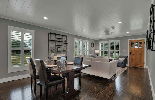 Upscale Home With Pool and Firepit - Close to Mercer St! - Foto 28