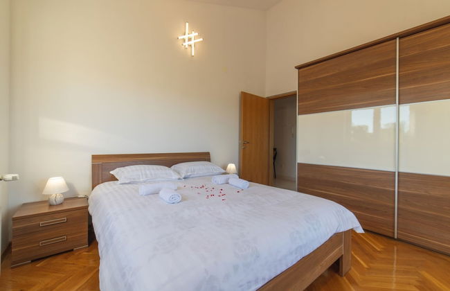 Idyllic Getaway Lovrec Villa With Pool - Photo 2