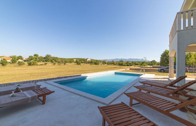 Idyllic Getaway Lovrec Villa With Pool - Photo 27
