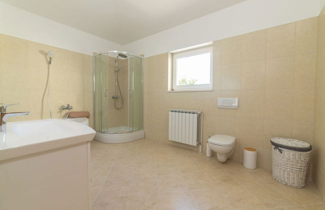 Idyllic Getaway Lovrec Villa With Pool - Photo 23