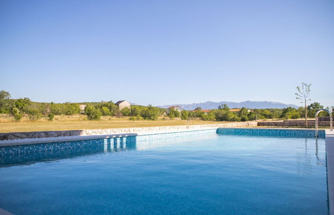 Idyllic Getaway Lovrec Villa With Pool - Photo 25