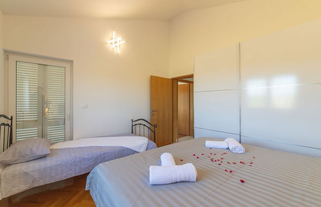Idyllic Getaway Lovrec Villa With Pool - Photo 9