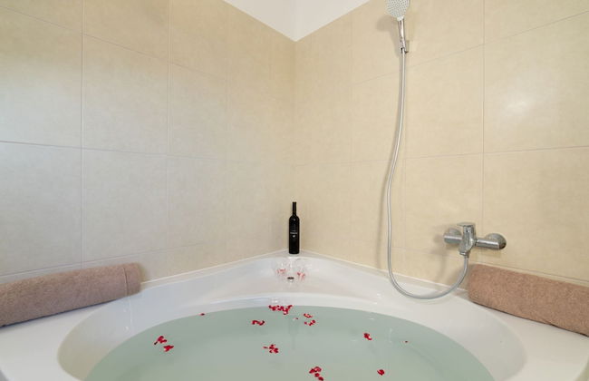 Idyllic Getaway Lovrec Villa With Pool - Photo 21