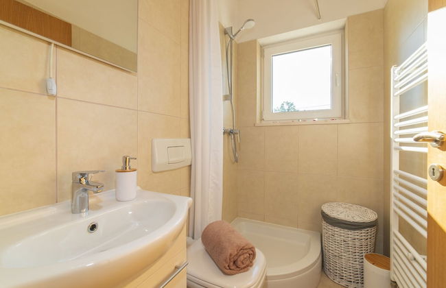 Idyllic Getaway Lovrec Villa With Pool - Photo 22