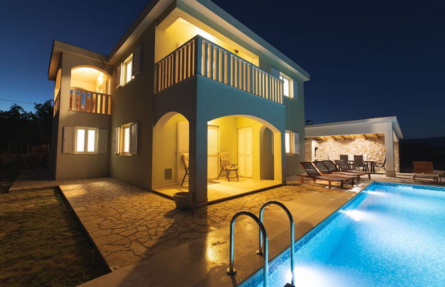 Idyllic Getaway Lovrec Villa With Pool - Photo 35