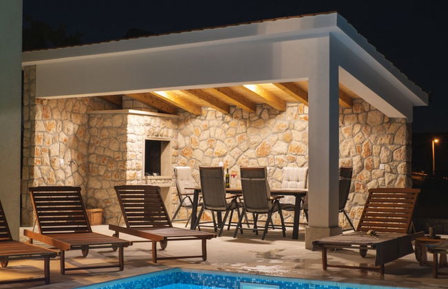 Idyllic Getaway Lovrec Villa With Pool - Photo 34
