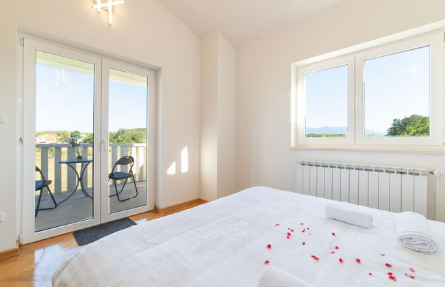 Idyllic Getaway Lovrec Villa With Pool - Photo 4