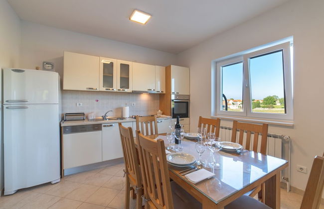 Idyllic Getaway Lovrec Villa With Pool - Photo 12