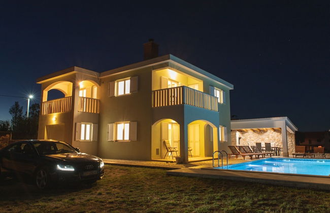 Idyllic Getaway Lovrec Villa With Pool - Photo 32