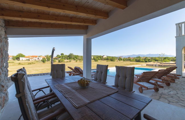 Idyllic Getaway Lovrec Villa With Pool - Photo 30
