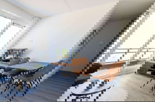 Foto 9 - Lush Apartment With Water Views