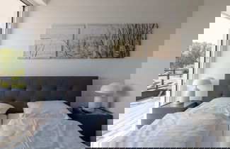 Foto 3 - Lush Apartment With Water Views