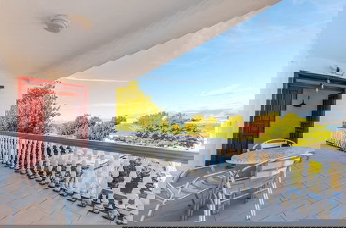 Foto 4 - Authentic Lake View Apartment