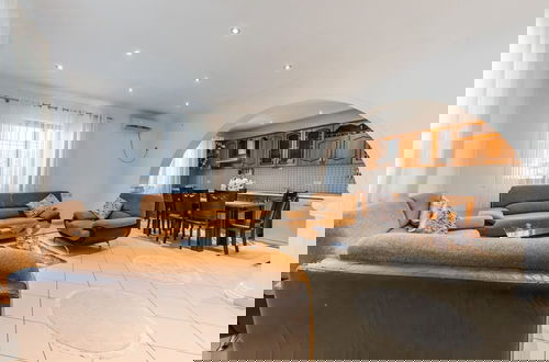 Foto 6 - Authentic Lake View Apartment