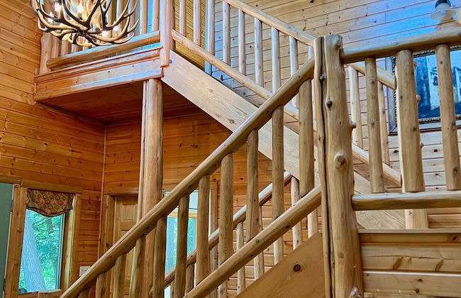 Boardman Monarch Upscale River Lodge HOT Tub! - Foto 8