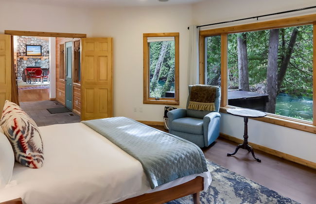 Boardman Monarch Upscale River Lodge HOT Tub! - Foto 10