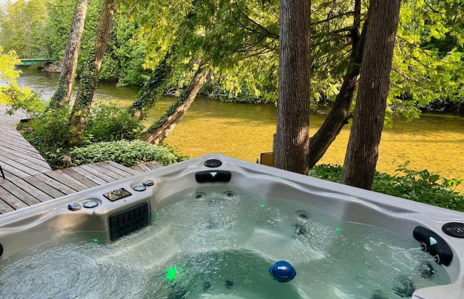 Boardman Monarch Upscale River Lodge HOT Tub! - Foto 7