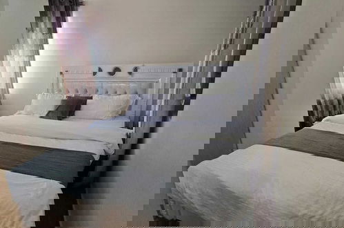 Foto 3 - Lux Suites Astrol Apartments Garden City