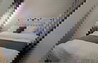 Foto 3 - Lux Suites Astrol Apartments Garden City