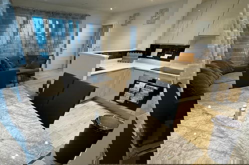 Foto 15 - London City Chic Apartment With 3 Bedrooms