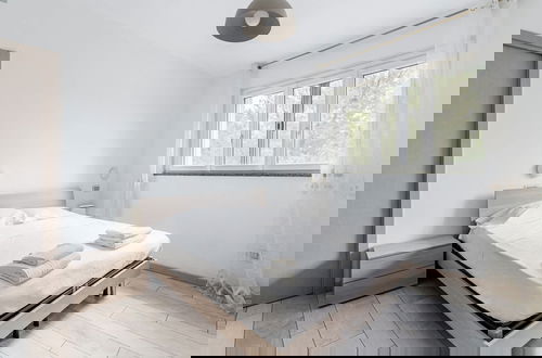 Foto 9 - Modern and Spacious Apartment With Terrace
