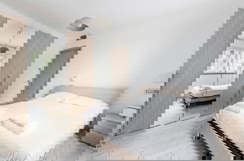 Foto 3 - Modern and Spacious Apartment With Terrace