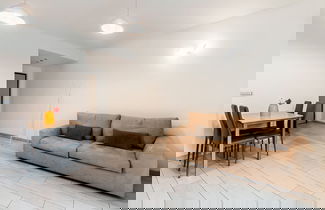 Foto 2 - Modern and Spacious Apartment With Terrace