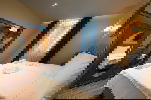 Photo 12 - Level Suites