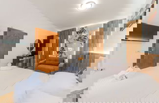 Photo 1 - ApartHotel by PikHost
