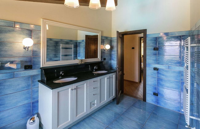 Luxury Villas in Poppi With Heated Pool - Photo 16
