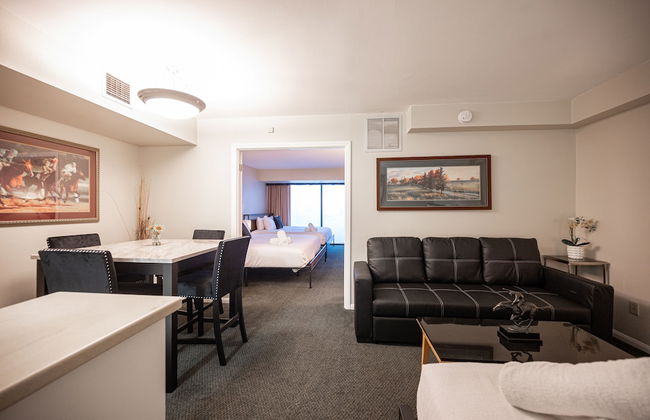 PENTHOUSE SUITE on the Strip - 6 Comfy BEDS - Photo 18