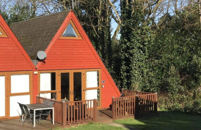 Chalet-sleeps6-parking-garden-pool - Photo 25