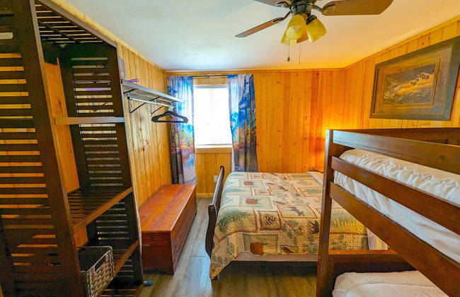 Yellowstone's Treasure Cabins - Foto 12