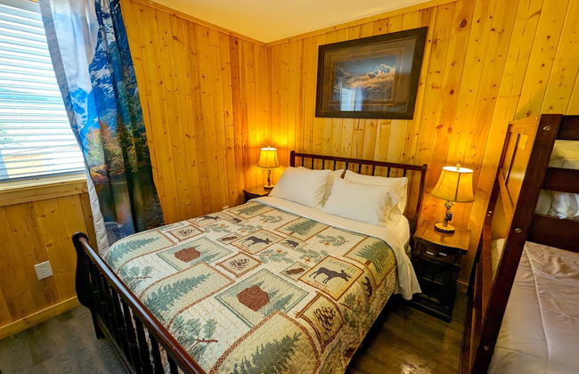 Yellowstone's Treasure Cabins - Foto 13