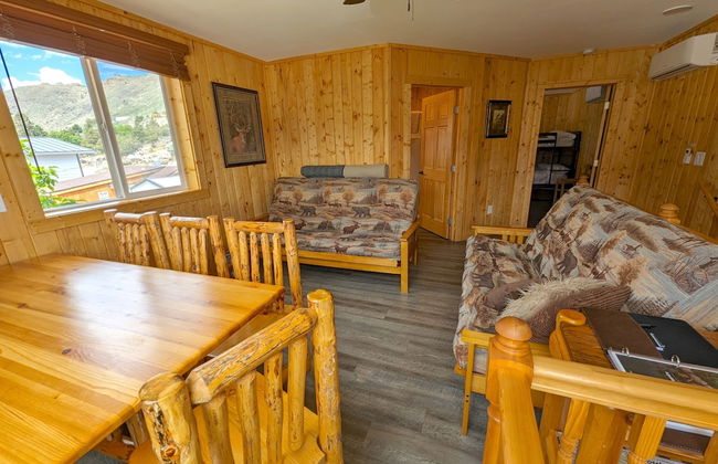 Yellowstone's Treasure Cabins - Foto 74