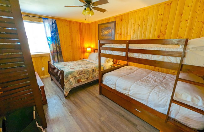 Yellowstone's Treasure Cabins - Foto 11