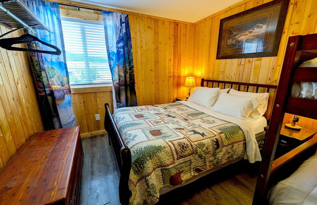 Yellowstone's Treasure Cabins - Foto 10