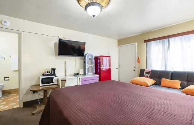 The New Star Motel with Studio-Kitchens: 1950s Extended-Stay Lodging and Retreat Center - Foto 29