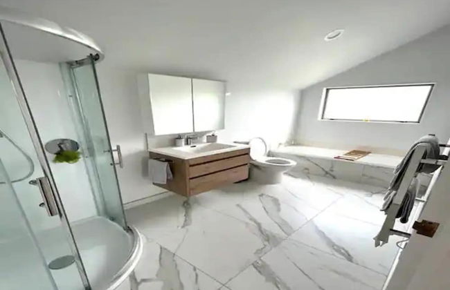 Private and Sunny 3BR with parking I Zodiak Stays - Photo 6