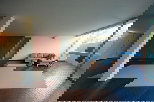 Foto 9 - Eivissa Beachfront Gem - Modern 2BR Apartment
