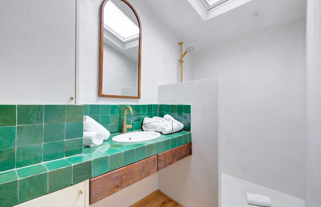 Cozy & Elegant Retreat Near Notre-Dame - Photo 23