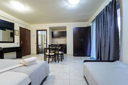 Photo 10 - Golden Rose Suites