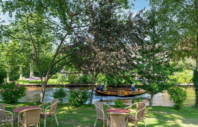 Group Home in Giethoorn With Waterside Terrace - Foto 25