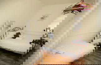 Photo 2 - Cosy Orrell Park Retreat Near Anfield and Aintree