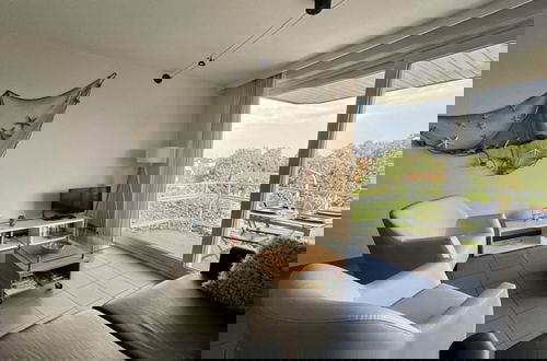 Foto 8 - Cosy Apartment With Terrace Near Beach